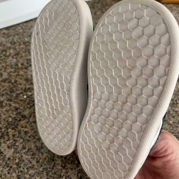 Adidas size 5 toddler - Picture 2 of 2